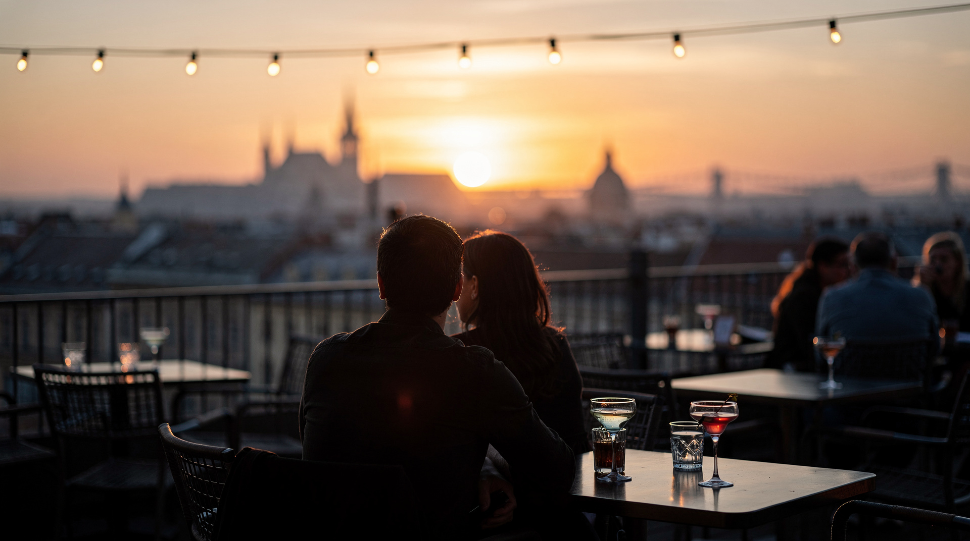 Beste Dachbars in Budapest: Aussichten, Preise und ehrliche Tipps — Budapests beste Dachbars 2026 — 360 Bar, High Note SkyBar, Corvintető und mehr. 
