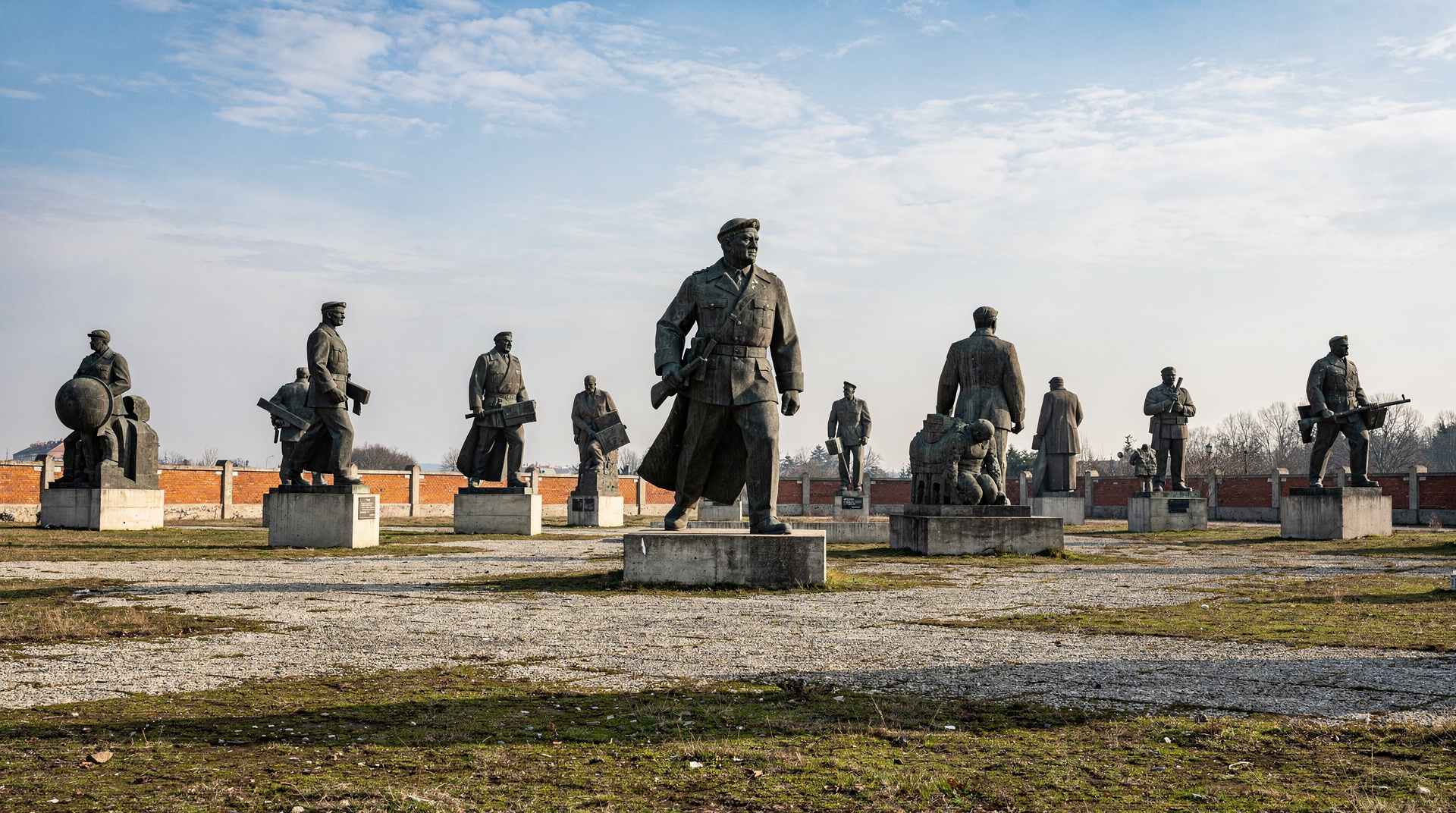 Kommunistisches Budapest: Spuren der Sowjetzeit in der heutigen Stadt — Budapests kommunistische Vergangenheit — überlebende Denkmäler, Architektur, Mus
