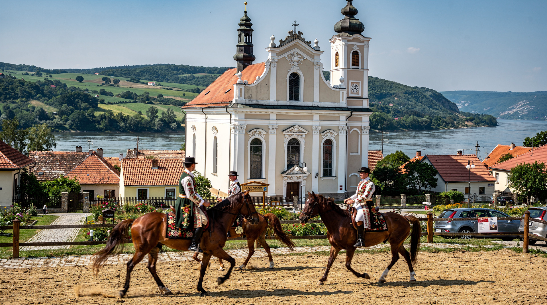 Puszta horse show day trip from Budapest: csikós, Hortobágy, and the Great Plain — Puszta horse show day trip from Budapest: what csikós performances involve, how 